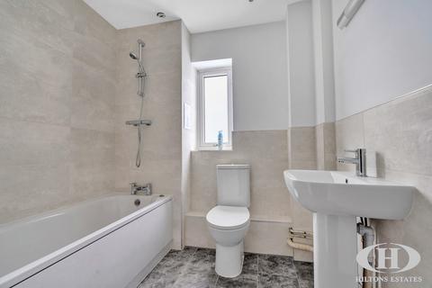 2 bedroom apartment for sale, Buckingham Avenue, Slough
