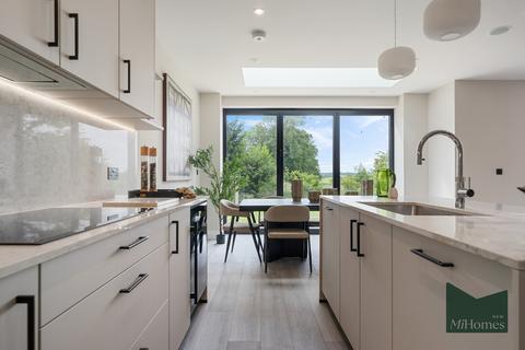 5 bedroom detached house for sale, Chase View, Spring Court Road, London, EN2