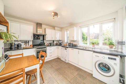 2 bedroom maisonette for sale, Russell Road, London SW19