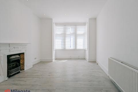 3 bedroom flat to rent, Brockley Road, London SE4