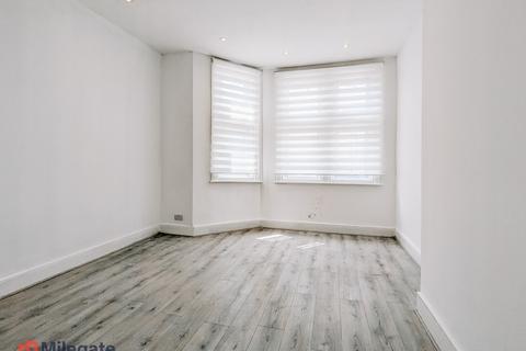 3 bedroom flat to rent, Brockley Road, London SE4