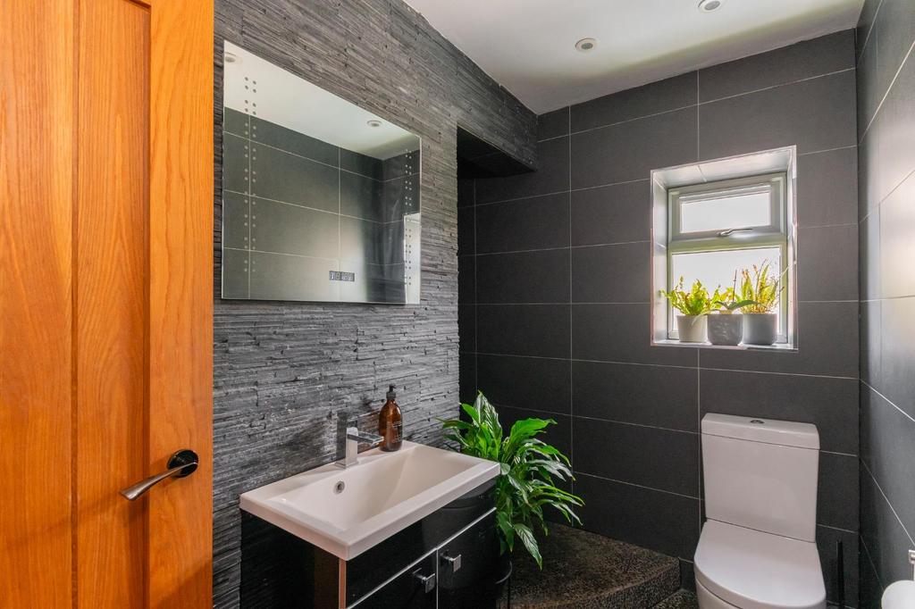 0 B9 RAD - Bathroom A.jpg