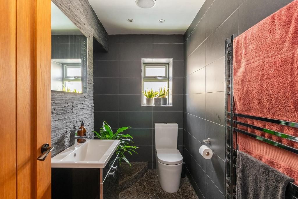 0 B9 RAD - Bathroom B.jpg