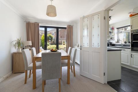 13 Bramley Avenue, Worcester, WR2 6DG