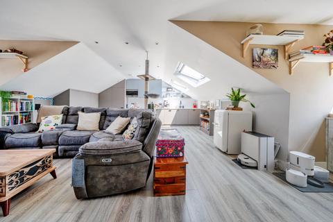 3 bedroom flat for sale, Manor Vale, Brentford, London, TW8