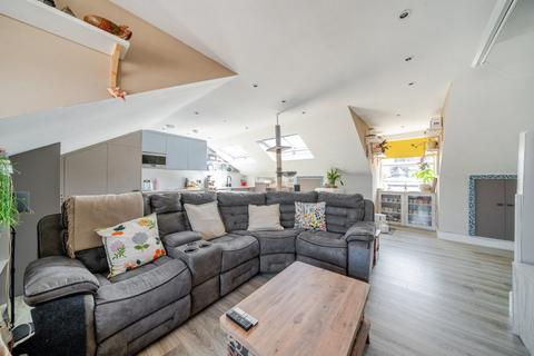 3 bedroom flat for sale, Manor Vale, Brentford, London, TW8