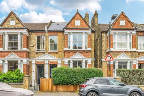 3 Waveney Avenue, London, SE15 3UF