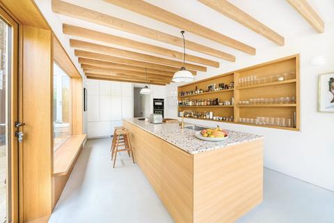 3 Waveney Avenue, London, SE15 3UF