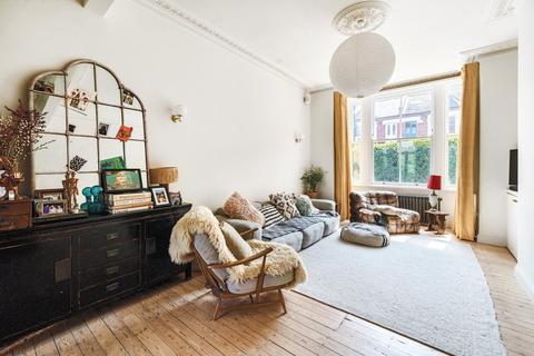 3 Waveney Avenue, London, SE15 3UF