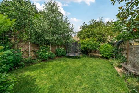3 Waveney Avenue, London, SE15 3UF
