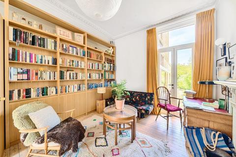 3 Waveney Avenue, London, SE15 3UF