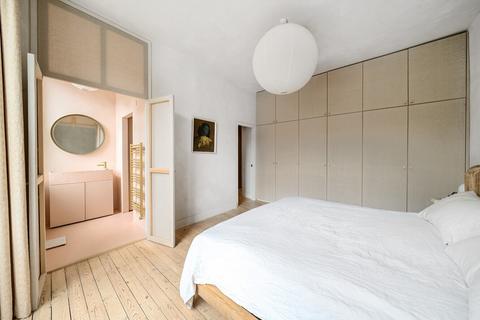 3 Waveney Avenue, London, SE15 3UF