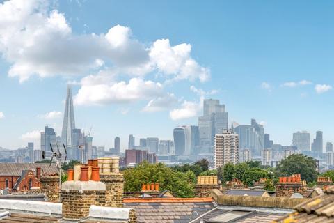 3 Waveney Avenue, London, SE15 3UF