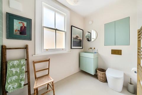3 Waveney Avenue, London, SE15 3UF