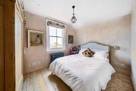 3 Waveney Avenue, London, SE15 3UF