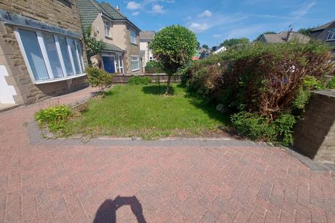 4 bedroom detached house to rent, Woodland Grove, Bradford, BD9