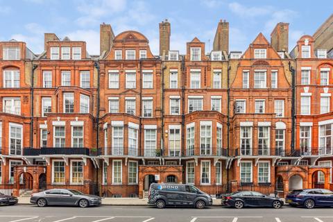 Pont Street, London