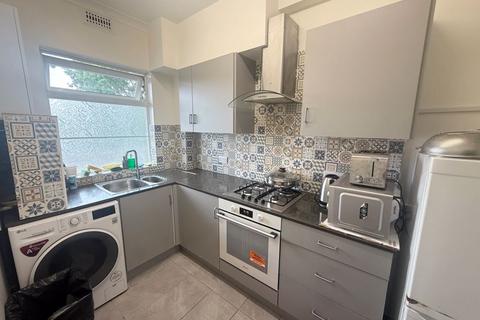 2 bedroom flat to rent, New Park Road, London