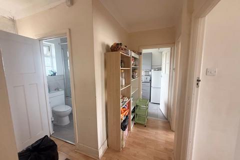 2 bedroom flat to rent, New Park Road, London