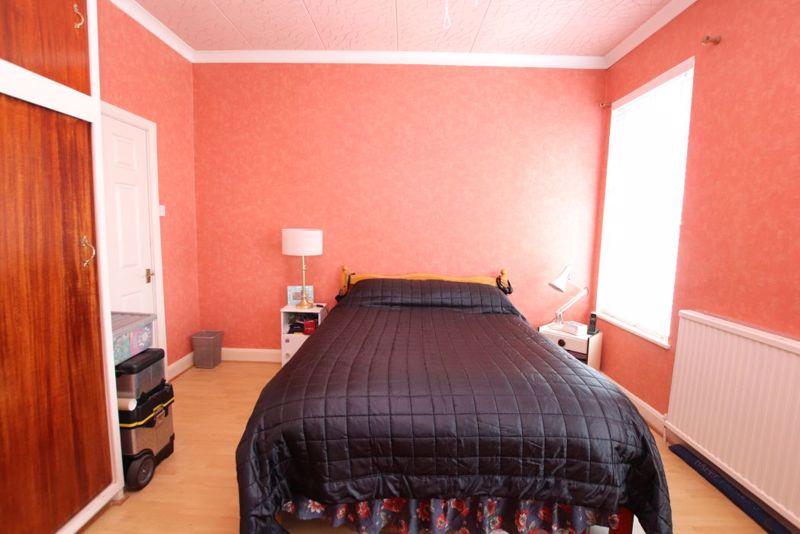 Bed 1 photo 2