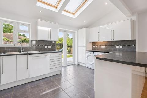 3 bedroom semi-detached house to rent, Hedgerley Village 3 bedroom semi-detached house £2295pcm