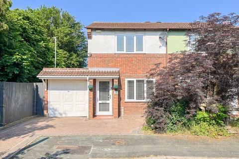 28 Tyning Close, Wolverhampton, WV9 5QH