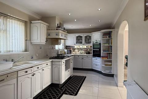 2 Oaklands Road, Sutton Coldfield, B74 2TB