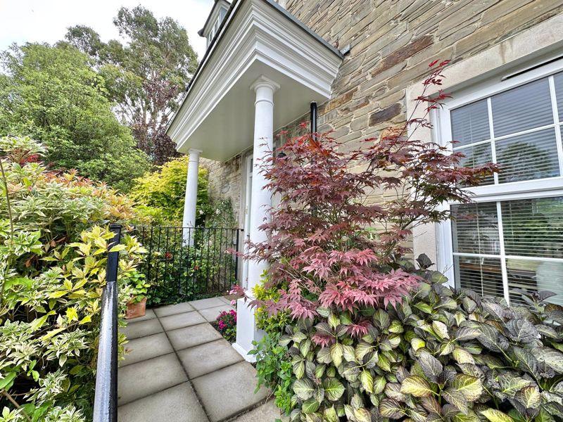Attractive frontage