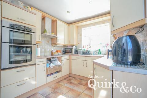 3 bedroom semi-detached house for sale, Essex Close, Basildon, SS15