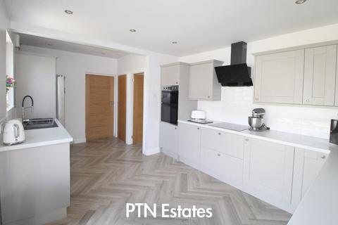 58 Ash Crescent, Kingswinford, DY6 8DJ