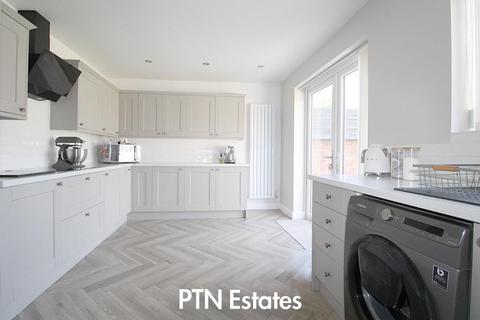 58 Ash Crescent, Kingswinford, DY6 8DJ