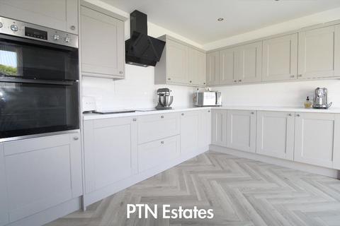 58 Ash Crescent, Kingswinford, DY6 8DJ