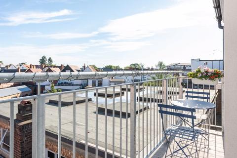 1 bedroom apartment to rent, New Zealand Avenue, Walton-On-Thames