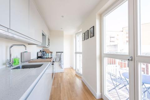 1 bedroom apartment to rent, New Zealand Avenue, Walton-On-Thames