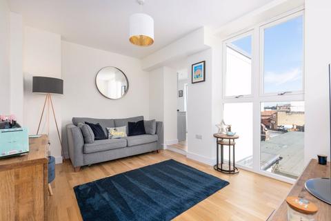 1 bedroom apartment to rent, New Zealand Avenue, Walton-On-Thames