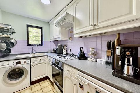 2 bedroom apartment for sale, Bassetsbury Lane, High Wycombe HP11