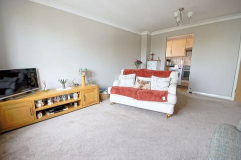 2 bedroom apartment for sale, High Street, Lee-On-The-Solent, PO13