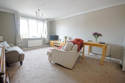 2 bedroom apartment for sale, High Street, Lee-On-The-Solent, PO13