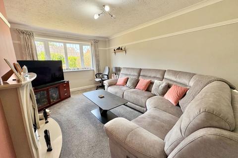 15 Odiham Close, Tamworth, B79 8SB