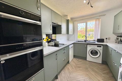 15 Odiham Close, Tamworth, B79 8SB