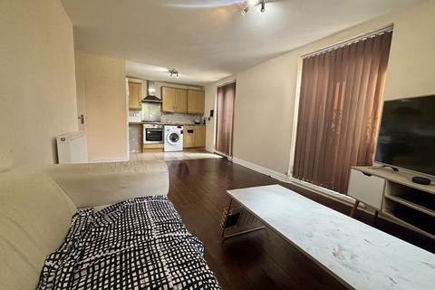2 bedroom apartment for sale, Nine Acres Close, Hayes, UB3