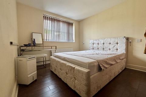 2 bedroom apartment for sale, Nine Acres Close, Hayes, UB3