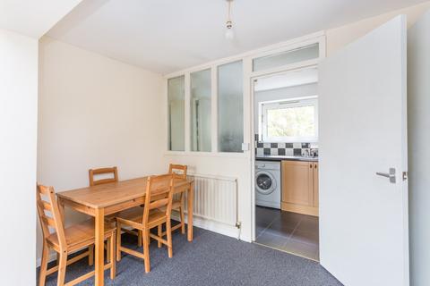 2 bedroom flat to rent, Saints Drive