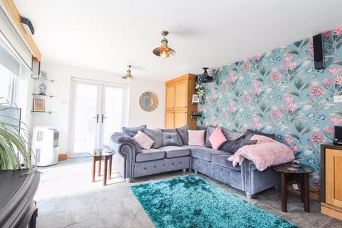 8 Chapel Lane, Willington, Bedford, MK44 3QG