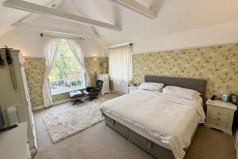 5 bedroom detached house for sale, High Street South, Stewkley LU7