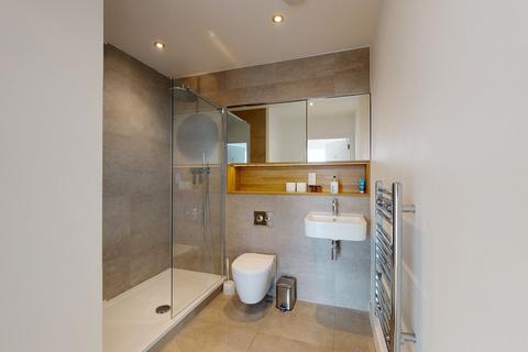 Studio to rent, Highgate Hill