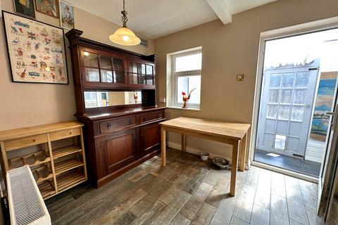 3 bedroom end of terrace house for sale, Stafford Road, Wednesbury WS10