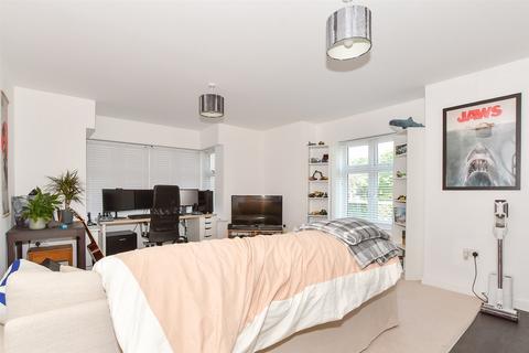 2 bedroom ground floor flat for sale, Bluebell Court, Horsham RH13