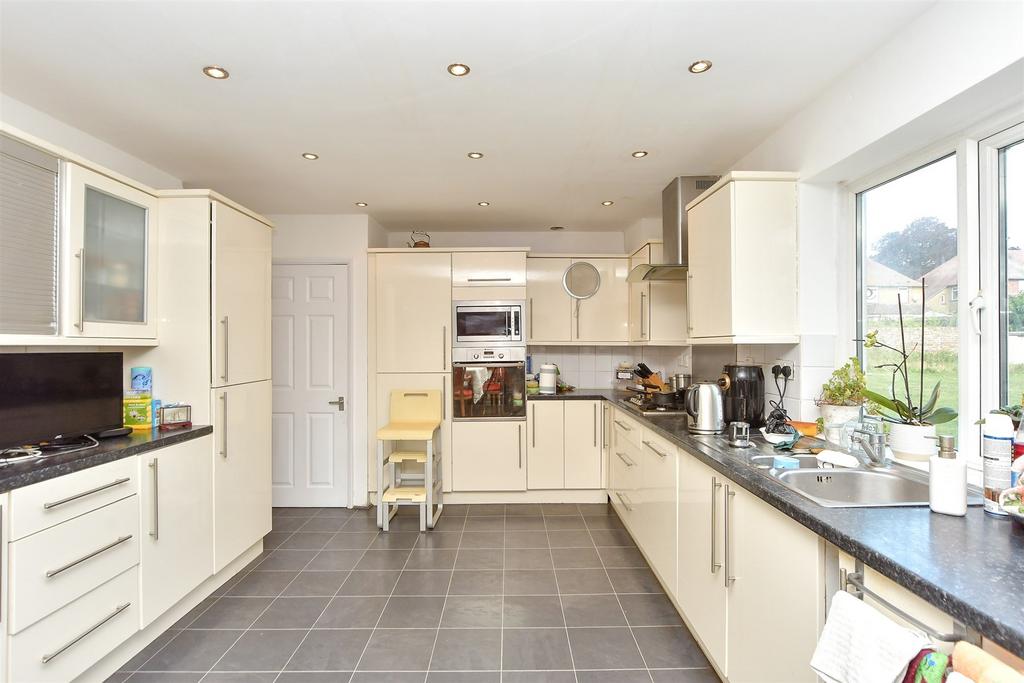 Kitchen/Breakfast Area