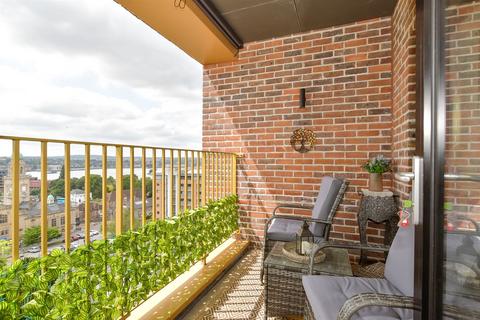 1 bedroom flat for sale, Garrison Point, Chatham ME4